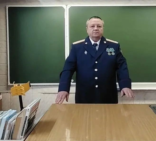 Ветеран следственных органов провел урок для учащихся кадетских классов СК России Ветеран следственных органов провел урок для учащихся кадетских классов СК России